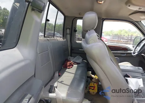 2002 Ford F-250 Lariat/Xl/Xlt z USA, uszkodzony, nr VIN 1FTNX21F92EB32230